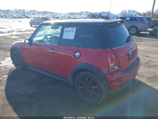 2006 MINI COOPER S WMWRE33516TL23351 Photo 2