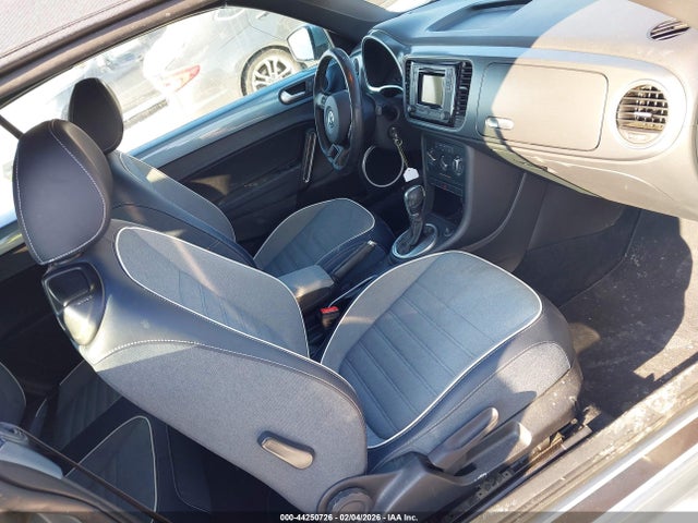 3VW517AT0GM812777 Volkswagen Beetle 1.8t Denim