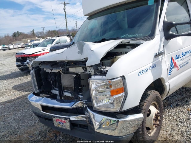 Ford E-350 Cutaway 2022 1FDWE3FN0NDC00033 Image 11