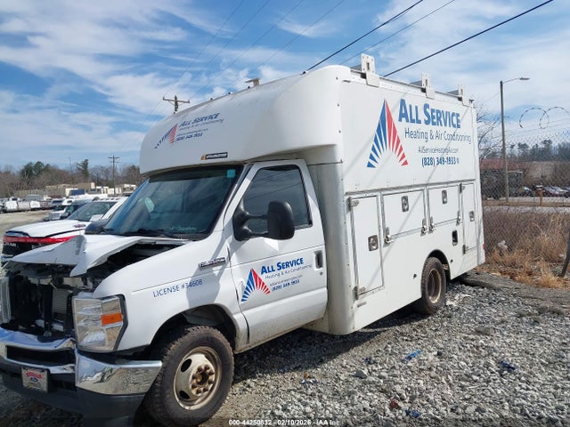 Ford E-350 Cutaway 2022 1FDWE3FN0NDC00033 Image 2