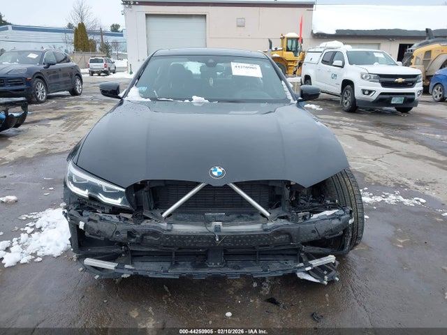 44250905 :رقم المزاد ، 3MW5R7J04M8C00780 vin ، 2021 Bmw 330i Xdrive مزاد بيع