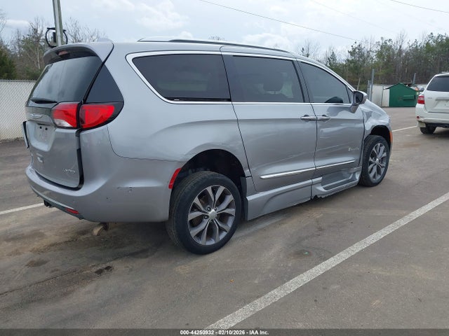 2018 CHRYSLER PACIFICA 2C4RC1GG8JR182884 Photo 3