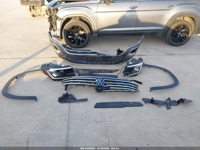 44250983 :رقم المزاد ، 1V2WR2CA5SC575940 vin ، 2025 Volkswagen Atlas 2.0t Se W/technology مزاد بيع
