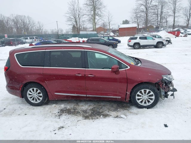 Продажа на аукционе авто 2018 Chrysler Pacifica Touring L, vin: 2C4RC1BG8JR185808, номер лота: 44251134