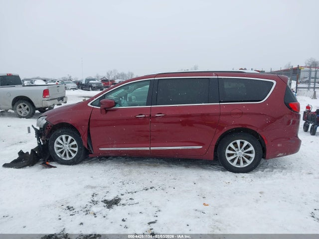Продажа на аукционе авто 2018 Chrysler Pacifica Touring L, vin: 2C4RC1BG8JR185808, номер лота: 44251134