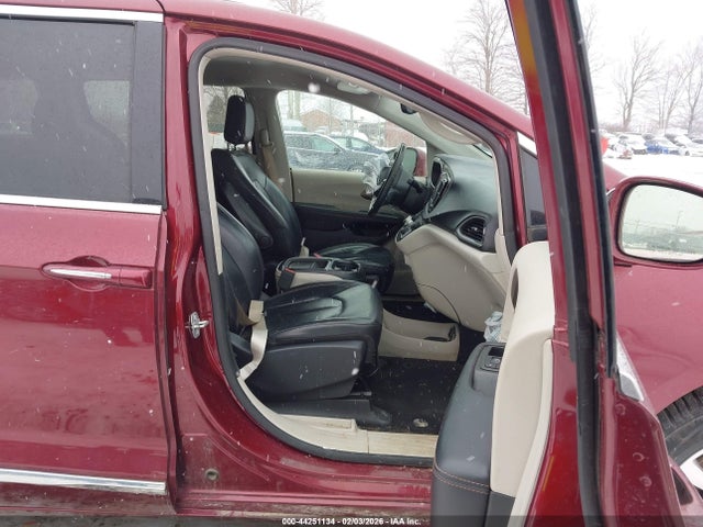 Продажа на аукционе авто 2018 Chrysler Pacifica Touring L, vin: 2C4RC1BG8JR185808, номер лота: 44251134