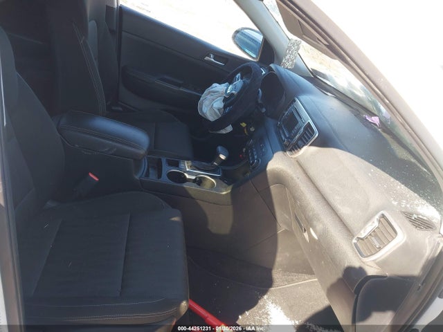 KNDPMCAC1H7033542 KIA Sportage Lx