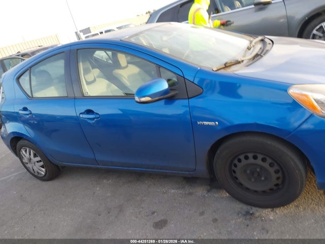 JTDKDTB39F1088491 Toyota Prius C One