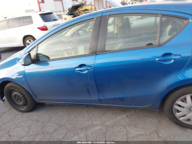 JTDKDTB39F1088491 Toyota Prius C One