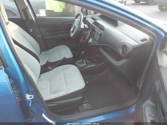 JTDKDTB39F1088491 Toyota Prius C One