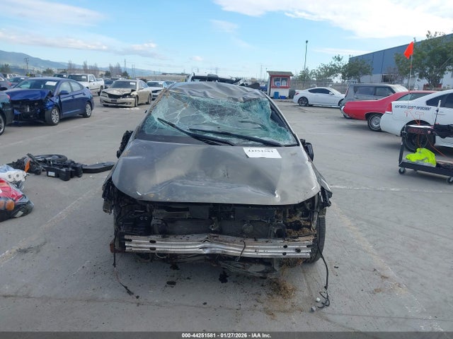 JTNK4RBE1K3049201 Toyota COROLLA SE