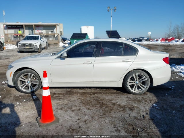 44251652 :رقم المزاد ، WBA8B9G59JNU98204 vin ، 2018 Bmw 330i مزاد بيع