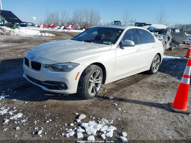 44251652 :رقم المزاد ، WBA8B9G59JNU98204 vin ، 2018 Bmw 330i مزاد بيع