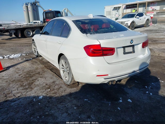 44251652 :رقم المزاد ، WBA8B9G59JNU98204 vin ، 2018 Bmw 330i مزاد بيع