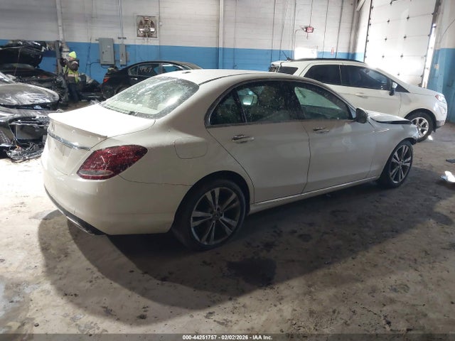 44251757 :رقم المزاد ، 55SWF4JB0HU219553 vin ، 2017 Mercedes-benz C 300 مزاد بيع