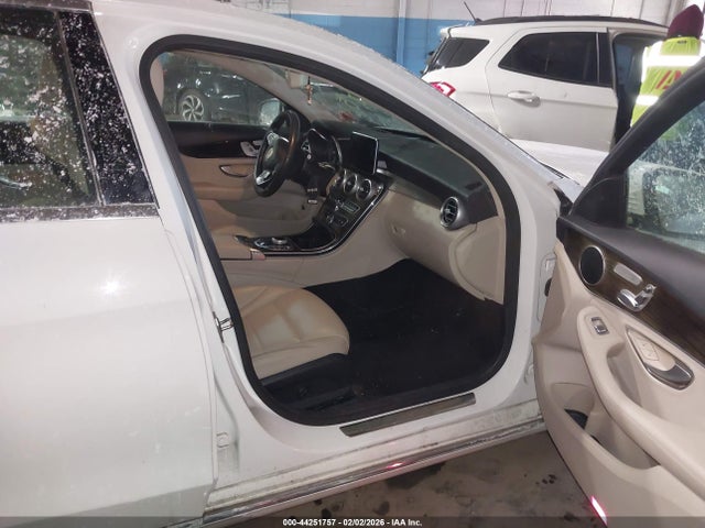 44251757 :رقم المزاد ، 55SWF4JB0HU219553 vin ، 2017 Mercedes-benz C 300 مزاد بيع