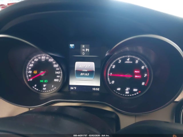 44251757 :رقم المزاد ، 55SWF4JB0HU219553 vin ، 2017 Mercedes-benz C 300 مزاد بيع