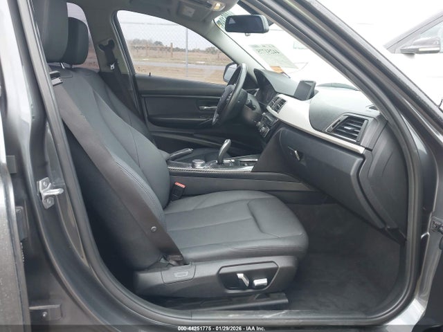 2017 BMW 320I WBA8E5G34HNU45371 Photo 4