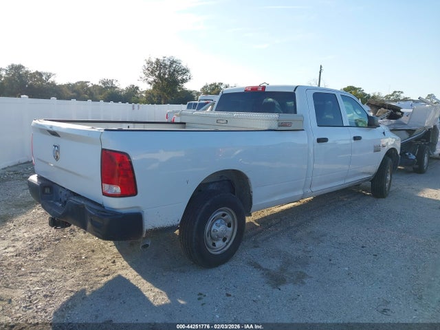 44251776 :رقم المزاد ، 3C6TR4HT7JG306478 vin ، 2018 Ram 2500 Tradesman  4x2 8' Box مزاد بيع