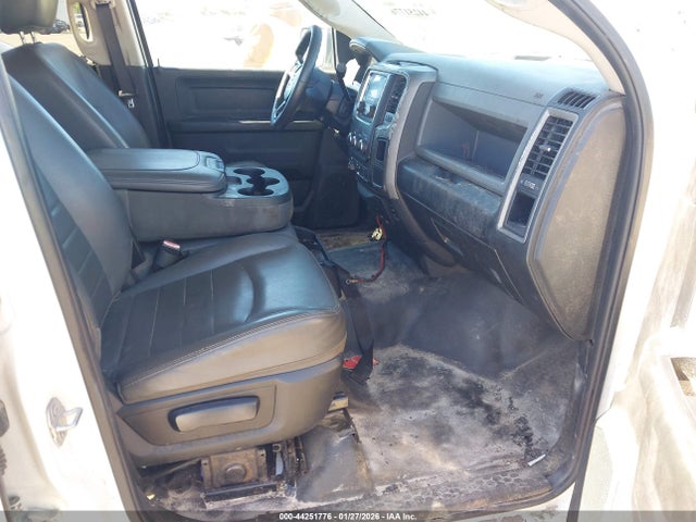 44251776 :رقم المزاد ، 3C6TR4HT7JG306478 vin ، 2018 Ram 2500 Tradesman  4x2 8' Box مزاد بيع