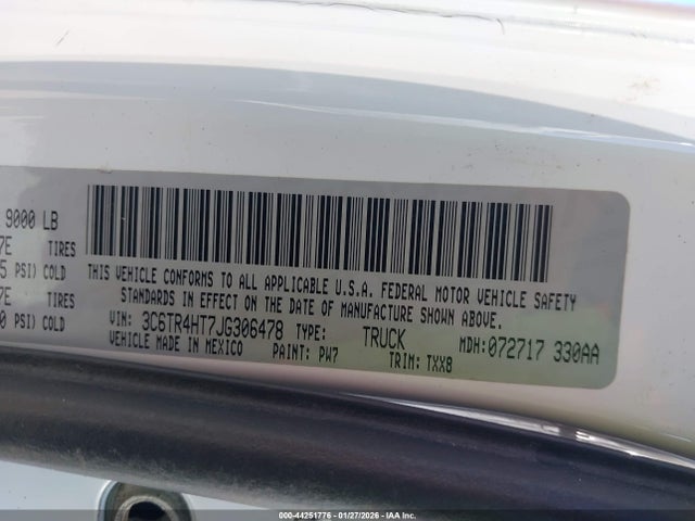 44251776 :رقم المزاد ، 3C6TR4HT7JG306478 vin ، 2018 Ram 2500 Tradesman  4x2 8' Box مزاد بيع