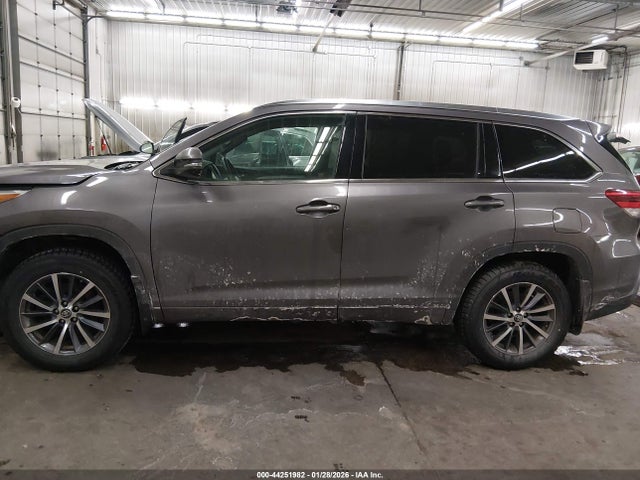 5TDJZRFH7JS834907 Toyota Highlander Xle