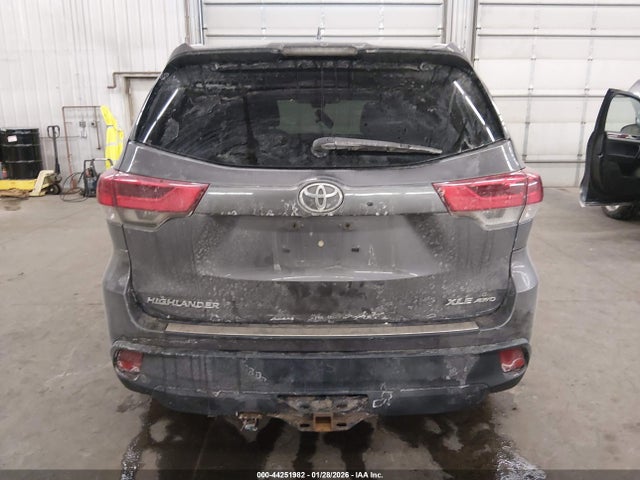 5TDJZRFH7JS834907 Toyota Highlander Xle