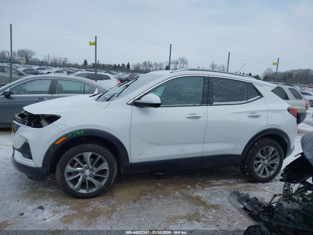 44252347 :رقم المزاد ، KL4MMGSL2MB164022 vin ، 2021 Buick Encore Gx Awd Essence مزاد بيع