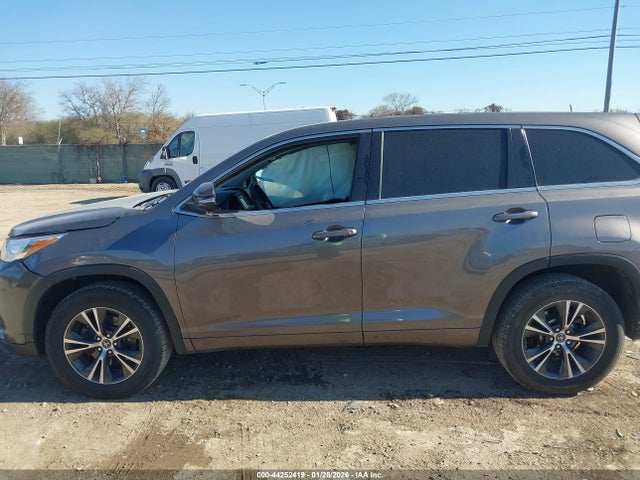 5TDZZRFH5JS238780 Toyota Highlander Le
