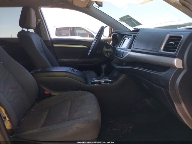 5TDZZRFH5JS238780 Toyota Highlander Le