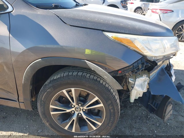 5TDZZRFH5JS238780 Toyota Highlander Le