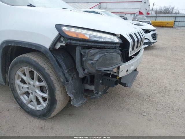 Jeep Cherokee Latitude 2016 1C4PJMCB4GW117832 Image 18