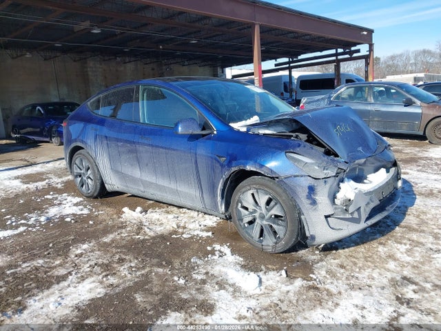 2024 TESLA MODEL Y 7SAYGDEEXRF168191 Photo 0