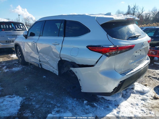 2022 TOYOTA HIGHLANDER 5TDGZRBH7NS590598 Photo 2