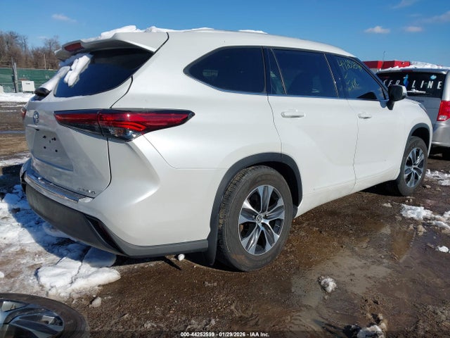2022 TOYOTA HIGHLANDER 5TDGZRBH7NS590598 Photo 3