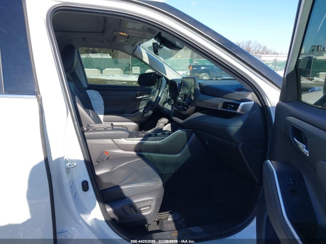 2022 TOYOTA HIGHLANDER 5TDGZRBH7NS590598 Photo 4