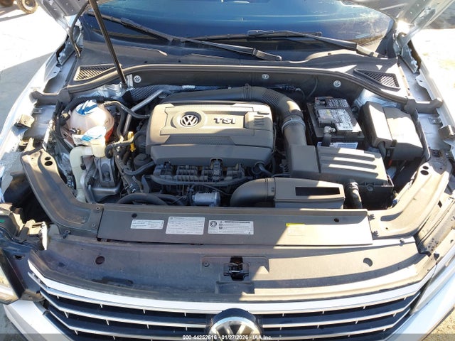 1VWGT7A3XHC047406 Volkswagen Passat 1.8t Se