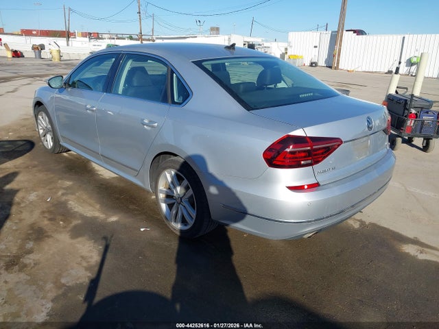 1VWGT7A3XHC047406 Volkswagen Passat 1.8t Se