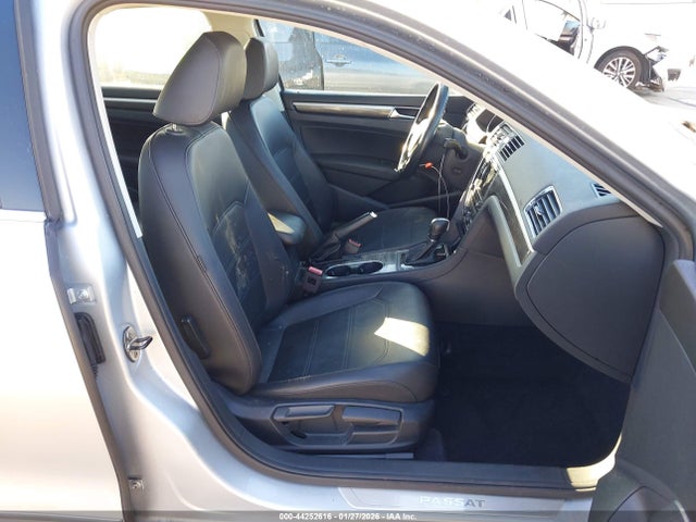1VWGT7A3XHC047406 Volkswagen Passat 1.8t Se