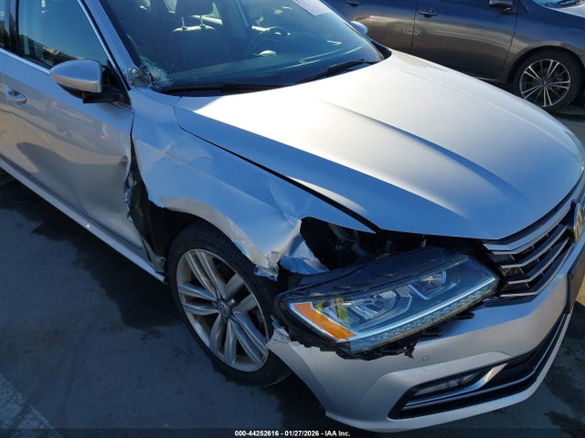 1VWGT7A3XHC047406 Volkswagen Passat 1.8t Se
