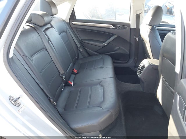 1VWGT7A3XHC047406 Volkswagen Passat 1.8t Se