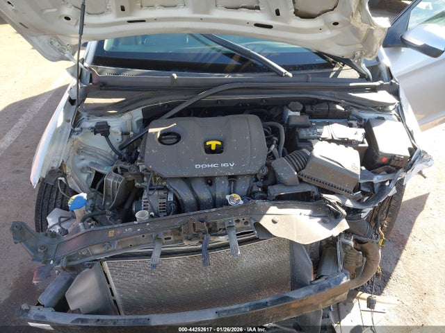 5NPD74LF7JH353523 Hyundai ELANTRA SE