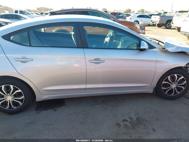 5NPD74LF7JH353523 Hyundai ELANTRA SE