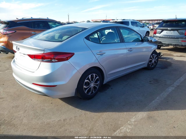 5NPD74LF7JH353523 Hyundai ELANTRA SE