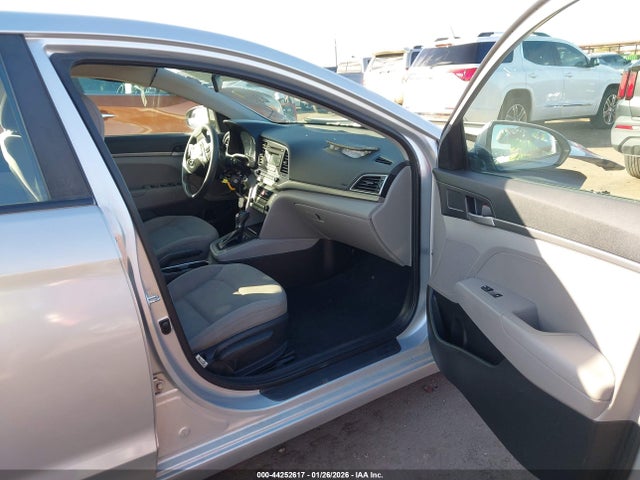 5NPD74LF7JH353523 Hyundai ELANTRA SE