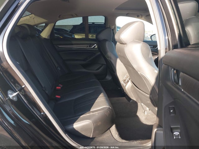 1HGCV2F92MA030067 Honda Accord Touring