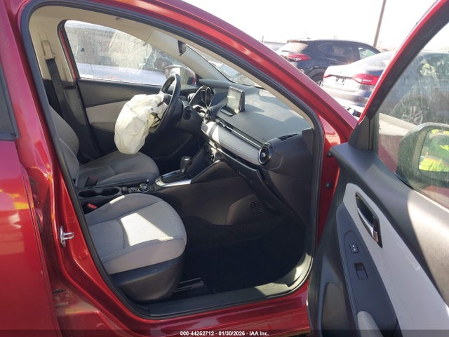 3MYDLBYV9KY520843 Toyota YARIS LE
