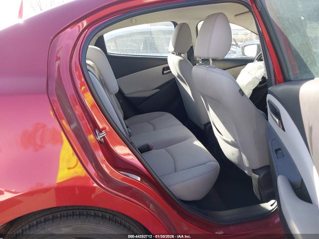 3MYDLBYV9KY520843 Toyota YARIS LE