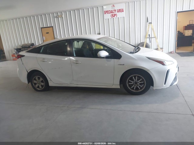 JTDKAMFU4N3156927 Toyota Prius L