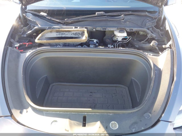 44252742 :رقم المزاد ، 5YJYGDEE1MF070396 vin ، 2021 Tesla Model Y Long Range Dual Motor All-wheel Drive مزاد بيع